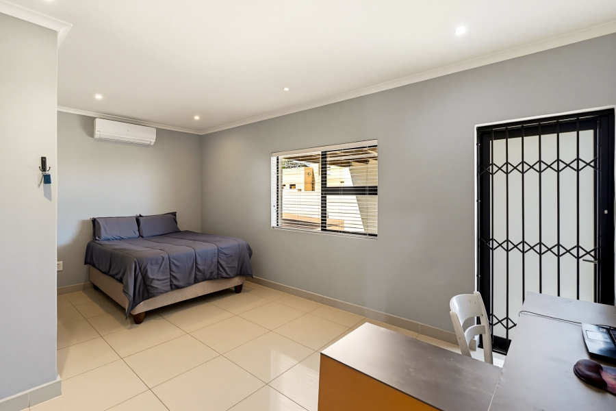 4 Bedroom Property for Sale in Pearl Marina Western Cape